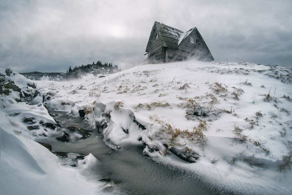 Snowstorm on mountain de Mirsad