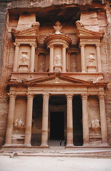 Facade of the Khazneh Firaoun de Nabatean