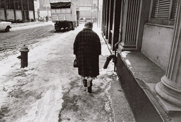 Lady Walking towards Canal Street on a Snowy Street, Untitled 39 de Nat Herz