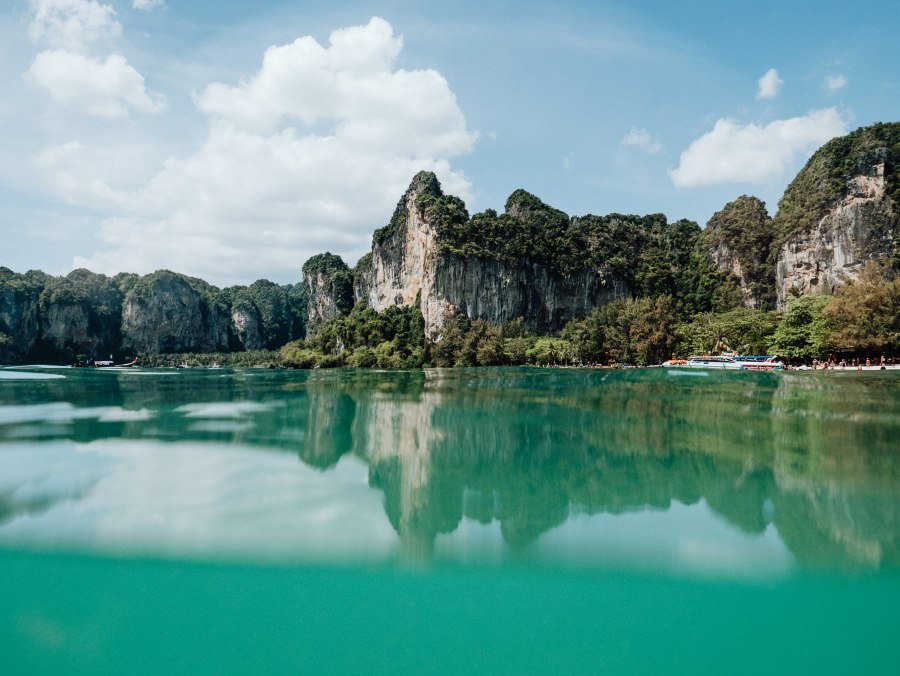 Blick auf Rai Leh vom Wasser, Thailand de Laura Nenz