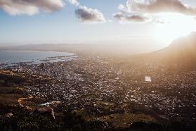 Sonnenaufgang über Kapstadt auf dem Lions Head