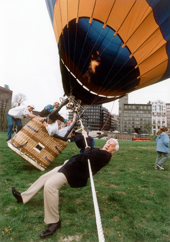 Actor Leslie Nielsen in Oslo for release of his film NAKED GUN 33 1/3: THE FINAL INSULT de 