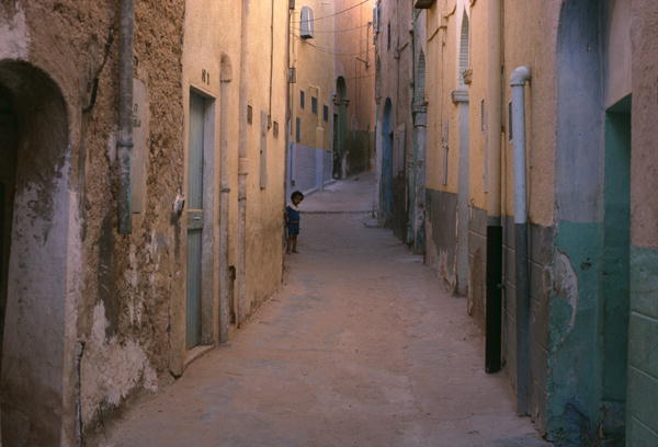 A street in the medina (photo)  de 