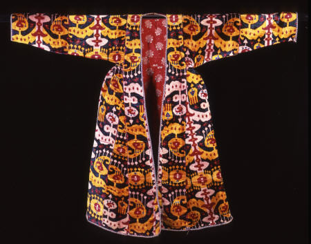 A Coat Of Silk Velvet Ikat,  Woven With Rams horns And Combed Motifs Against A Deep Green Ground, 18 de 
