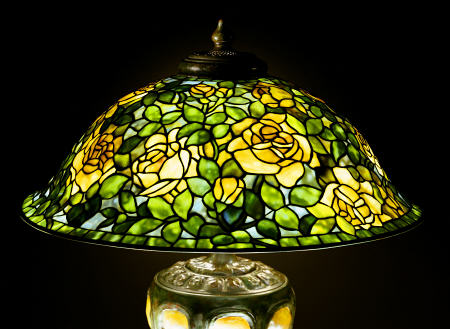 A Detail Of The Shade Taken From A ''Rose'' Leaded Glass Turtleback Tile And Bronze Table Lamp de 