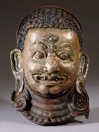A Fine Nepalese Copper Repousse Mask Of Bhairava, 17th Century de 