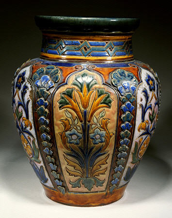 A Monumental Royal Doulton Stoneware Vase, 19th Century de 