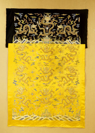 An Imperial Yellow Silk Brocade Cloth Of State, Qianlong Period (1735-1796) de 