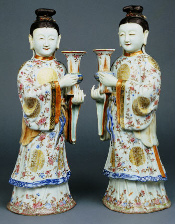 A Pair Of Famille Rose Candle Holders Modelled As Standing Ladies de 