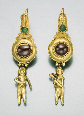 A Pair Of Hellenistic Gold Earrings de 