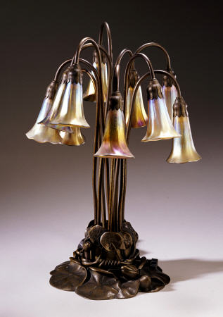 A Ten Light Favrile Glass And Gilt-Bronze Table Lamp By Tiffany Studios de 