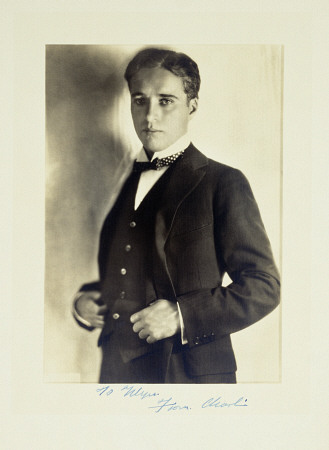 A Three Quarter Length Publicity, Shot Of Charlie Chaplin Circa 1920 de 