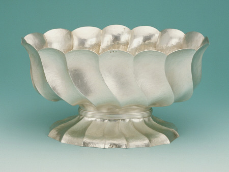 A Wiener Werkstatte Hammered Silver Centrepiece Designed By Dagobert Peche (1887?1923) de 