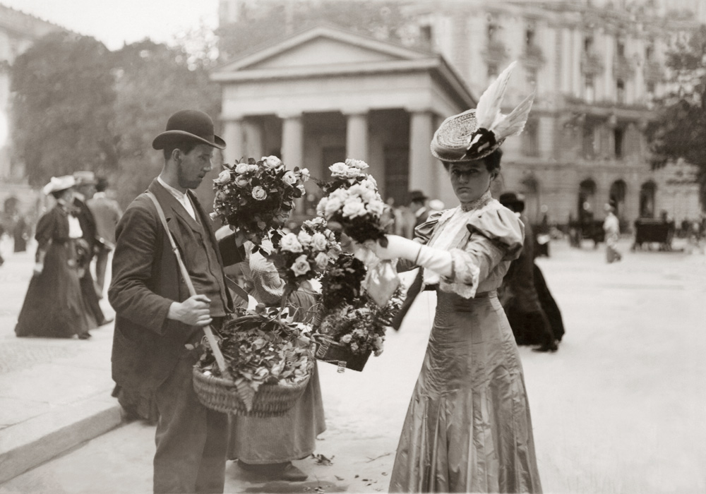 Flower seller / Potsdamer Platz / 1910 de 