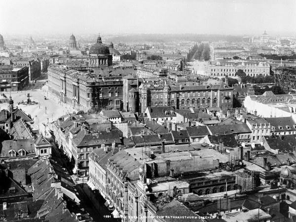 Berlin / Palace from Town Hall / Levy de 