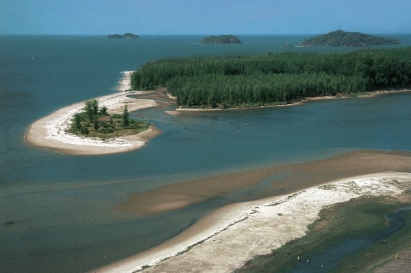 Kali river meeting sea at Sadashivgad, Karwar (photo)  de 