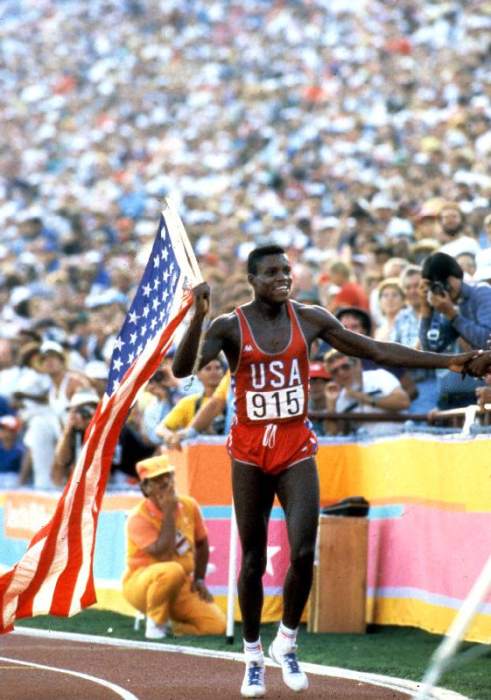 Olympic Games in Los Angeles: 100m : Carl Lewis winner de 