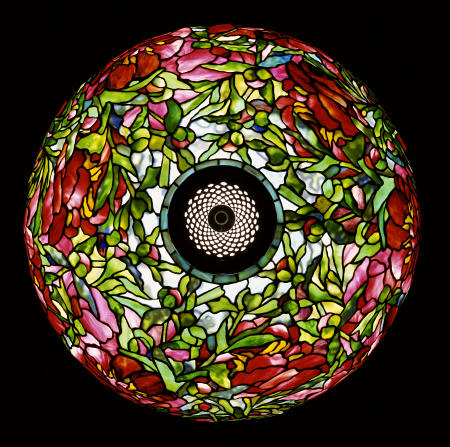 Overhead Detail From An Important Elaborate ''Peony'' Leaded Glass And Bronze Table Lamp de 
