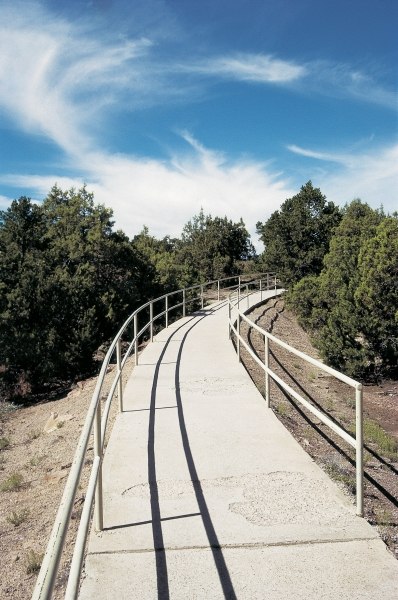 Paved way in national parks (photo)  de 