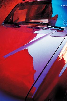 Reflection of canyon wall and sky on car bonnet deceptively beautiful (photo) 