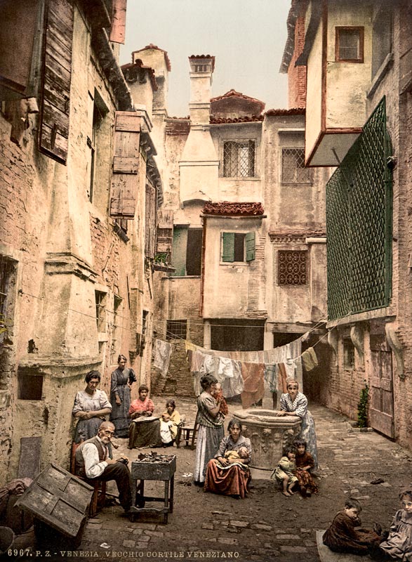 Venice , Court with residents de 