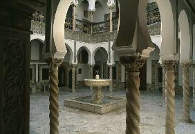 View of the courtyard interior (photo) 