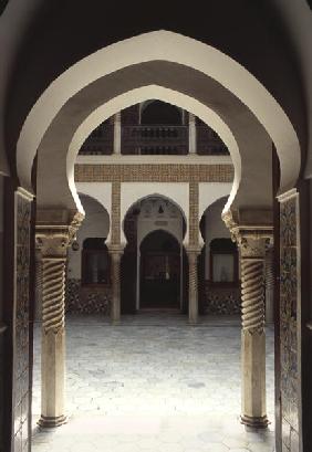 View of the courtyard interior (photo) 