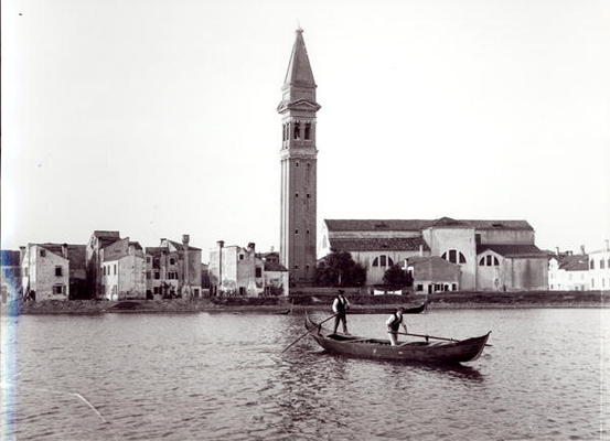 View of the church of San Martino on the island of Burano from the lagoon (b/w photo) de 