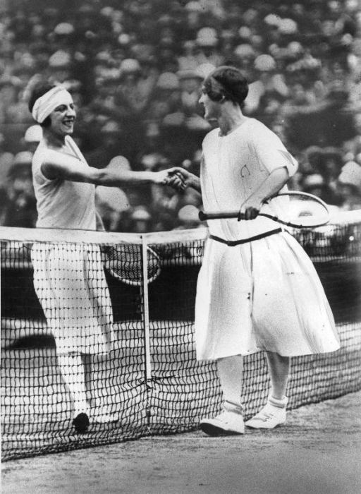 Women finalist of Wimbledon tennis Championship : miss Froy and Suzanne Lenglen de 