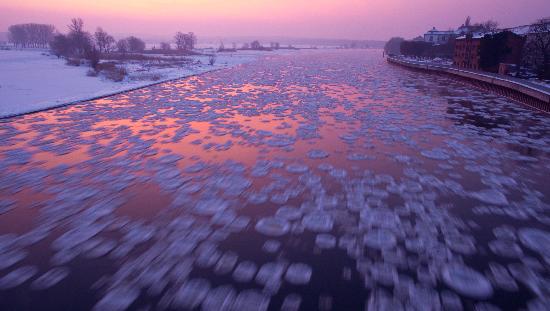 Sonnenaufgang an der Oder de Patrick Pleul