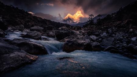 Ama Dablam 《巅峰魔境》