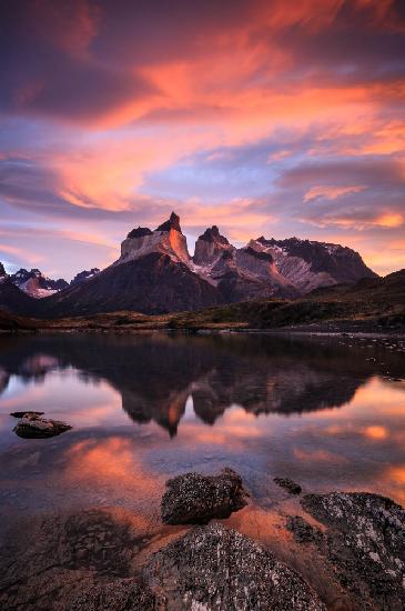 PARQUE NACIONAL TORRES DEL PAINE, SUNRISE AT LAKE NORDENSKJOLD-1292-2