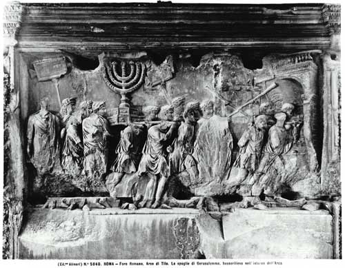 The Arch of Titus, detail of the Temple treasures being carried after the Sack of Jerusalem in 70 AD de Roman