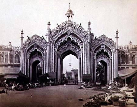 Gateway of the Hoospinbad Bazaar de Samuel Bourne