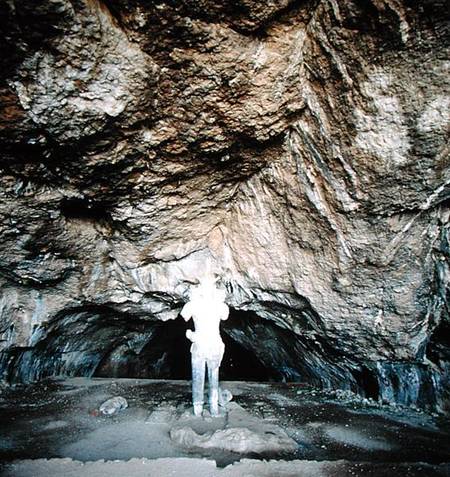 Statue of Shapur I (AD 241-70) carved from a stalagmite (photo) de Sasanian