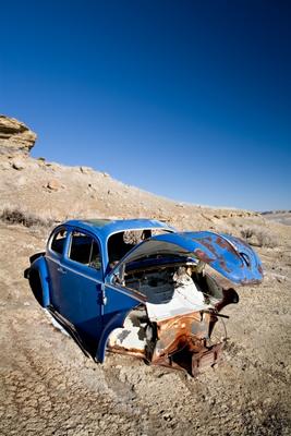 abandoned blue car de Sascha Burkard