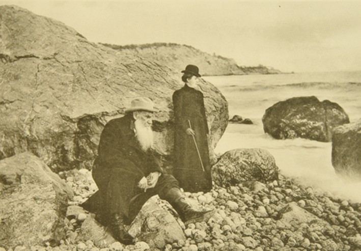 Leo Tolstoy and Daughter Alexandra on the Crimea de Sophia Andreevna Tolstaya