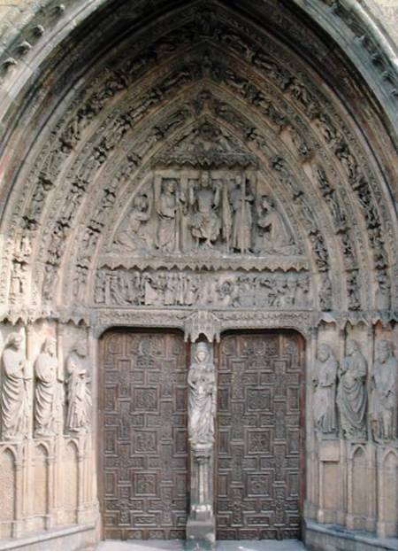 Central portal of the west facade (photo) de Spanish School