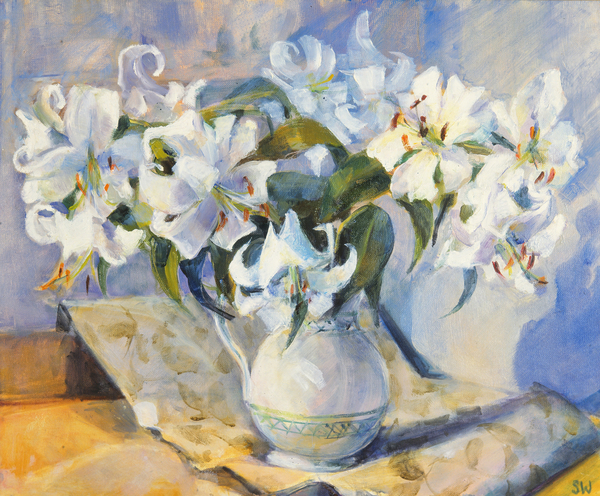 Lilies in white jug de Sue Wales