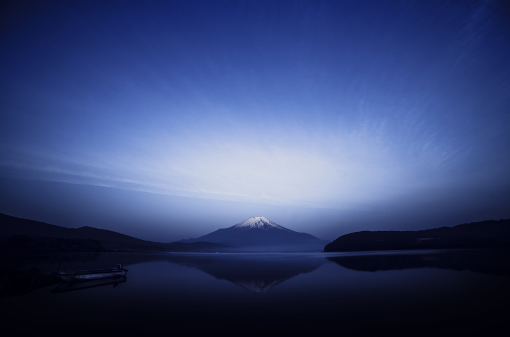Early morning blue symbol de Takashi Suzuki