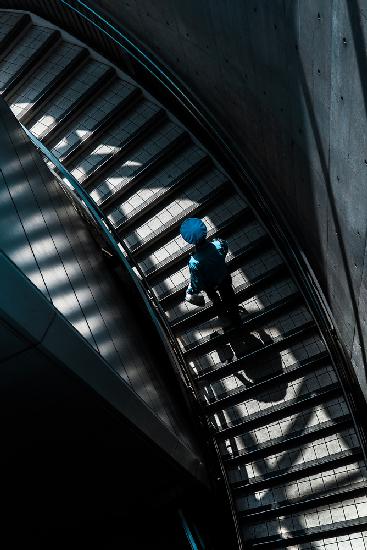 A man of blue hat