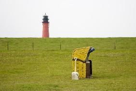 Strandkorb und Leuchtturm