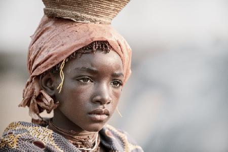 Ovanguendelengo goat herder girl from Angola