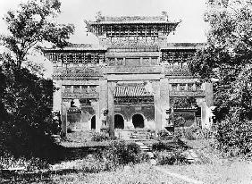 Tomb of the Emperor Qing Taizong and the sacred path at Moukden, China