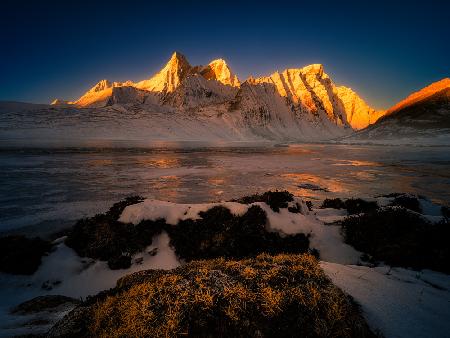 Sunrise of Ama drime peak