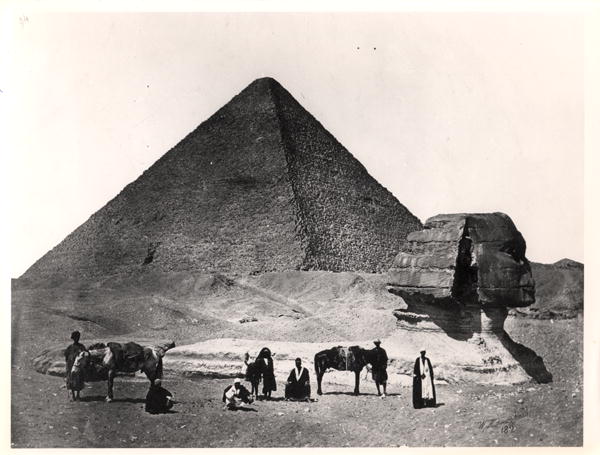 The Sphinx and the Great Pyramid of Khufu at Giza , c.1860 (b/w photo)  de Wilhelm Hammerschmidt