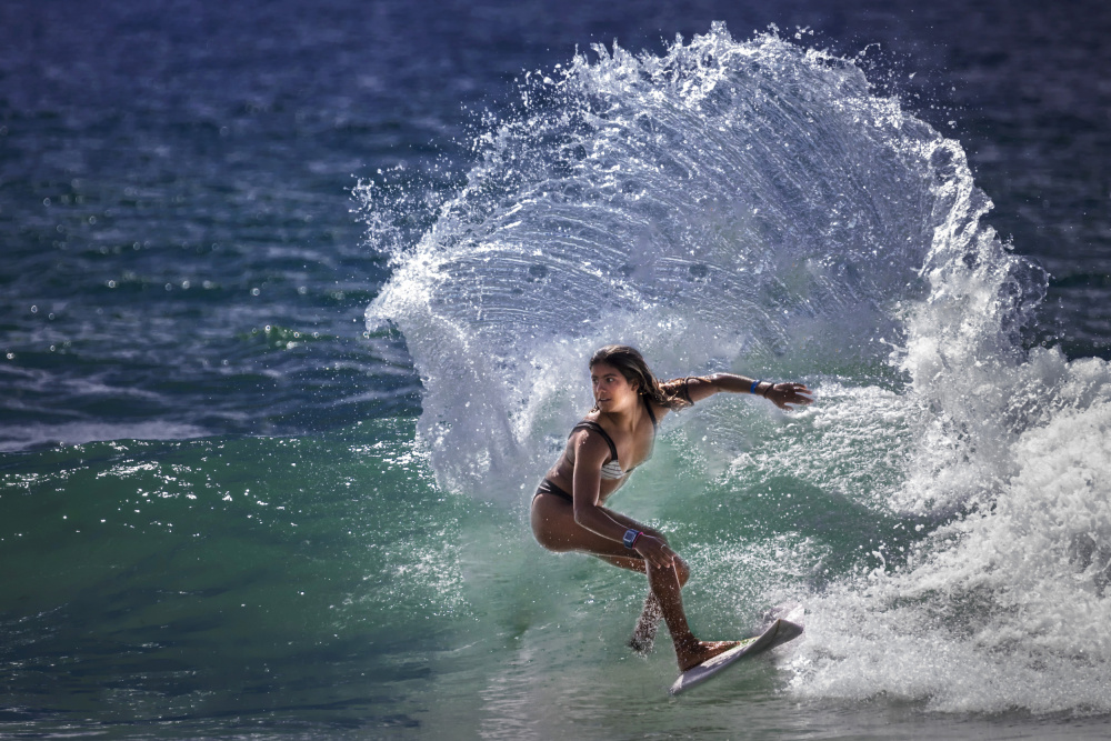 Surfing Girl de Yun Thwaits